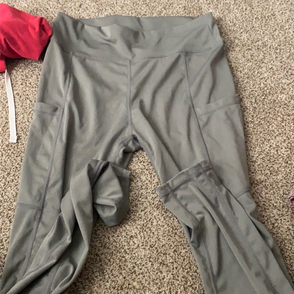 SHEIN gray leggings with pockets!!